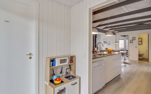 Hariette: Legna, Pavimentazione, Interior Design, Soffitto, Pavimento, Cucina, Controsoffitto, Apparecchio Major, Mobilia, Camera