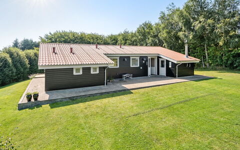 Kai - 500M to the Fjord: Zona Residenziale, Tetto, Sobborgo, Driveway, Estate, Camino