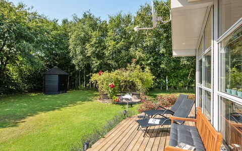 Kai - 500M to the Fjord: Zona Residenziale, Tetto, Sobborgo, Driveway, Estate, Camino