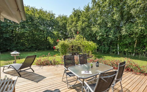 Kai - 500M to the Fjord: Zona Residenziale, Tetto, Sobborgo, Driveway, Estate, Camino