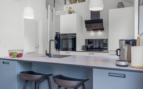 Elso - 600M to the Fjord: Cucina, Elettrodomestico Da Cucina, Controsoffitto, Mobilia, Interior Design, Cabinetry, Lampada, Pavimentazione, Elettrodomestico, Soffitto