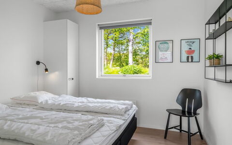 Elso - 600M to the Fjord: Camera Da Letto, Letto, Parete, Interior Design, Legna, Bedding, Lenzuolo, Soffitto, Pavimento, Telaio Del Letto