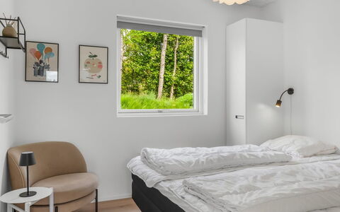 Elso - 600M to the Fjord: Interior Design, Letto, Camera Da Letto, Parete, Legna, Mobilia, Soffitto, Bedding, Lenzuolo, Pavimento