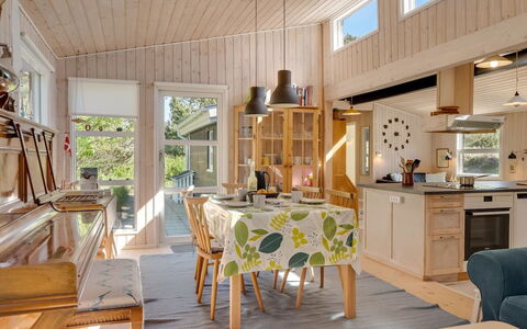 Eroll - 1.8Km from the Sea: Interior Design, Legna, Mobilia, Soffitto, Lampada, Pavimentazione, Cucina, Pavimento, Camera, Illuminazione