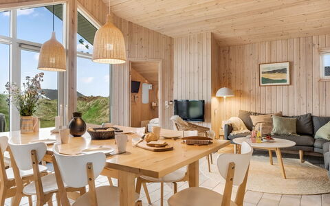 Tecumseh - 150M from the Sea: Mobilia, Interior Design, Pavimentazione, Legna, Pavimento, Soffitto, Pavimento In Legno, Sedia, Tavolo, Illuminazione