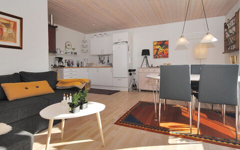 Rejhana - 500M to the Fjord: Mobilia, Interior Design, Pavimentazione, Pavimento, Divano, Parete, Legna, Soggiorno, Camera, Soffitto