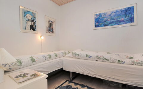 Rejhana - 500M to the Fjord: Mobilia, Interior Design, Pavimento, Pavimentazione, Camera Da Letto, Letto, Camera, Appartamento, Soffitto, Lenzuolo