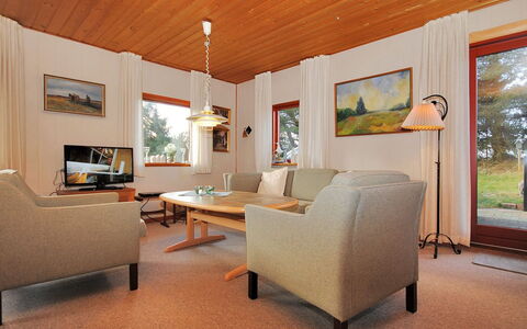 Palle - 2Km from the Sea: Mobilia, Interior Design, Pavimentazione, Pavimento, Legna, Soffitto, Camera, Divano, Cornice, Soggiorno