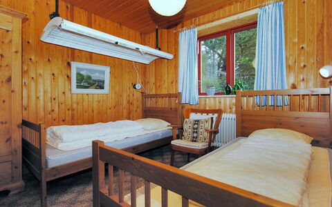Palle - 2Km from the Sea: Mobilia, Legna, Letto, Interior Design, Camera Da Letto, Pavimento, Soffitto, Pavimentazione, Camera, Telaio Del Letto