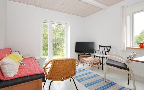 Margrethe - 1.1Km from the Sea: Zona Residenziale, Tetto, Sobborgo, Driveway, Estate, Camino