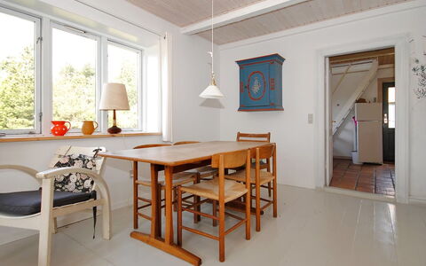 Margrethe - 1.1Km from the Sea: Zona Residenziale, Tetto, Sobborgo, Driveway, Estate, Camino