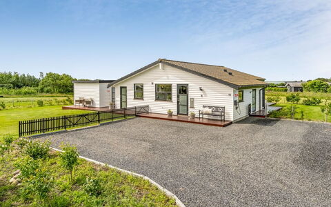 Selke - 300M to the Fjord: Appartamento, Shade, Balcone, Sedia, Recinzione, Mobili Da Esterno, Alluminio, Erba Sintetica