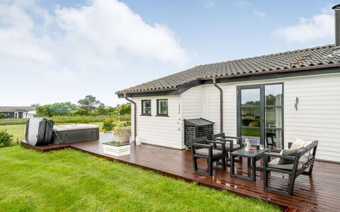 Selke - 300M to the Fjord: Appartamento, Shade, Balcone, Sedia, Recinzione, Mobili Da Esterno, Alluminio, Erba Sintetica