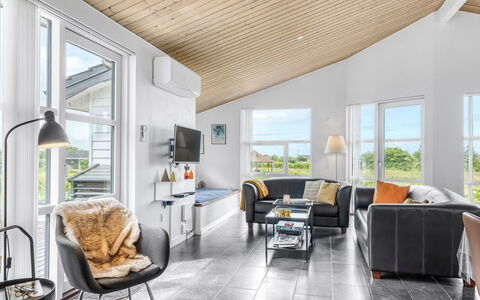 Selke - 300M to the Fjord: Appartamento, Shade, Balcone, Sedia, Recinzione, Mobili Da Esterno, Alluminio, Erba Sintetica
