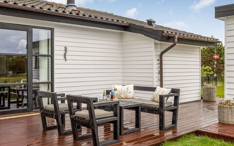 Selke - 300M to the Fjord: Appartamento, Shade, Balcone, Sedia, Recinzione, Mobili Da Esterno, Alluminio, Erba Sintetica