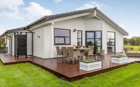 Selke - 300M to the Fjord: Appartamento, Shade, Balcone, Sedia, Recinzione, Mobili Da Esterno, Alluminio, Erba Sintetica