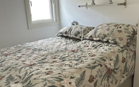 Idunn - 100M to the Fjord: Letto, Camera Da Letto, Bedding, Lenzuolo, Mobilia, Biancheria, Interior Design, Tessile, Camera, Telaio Del Letto