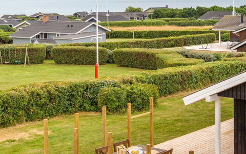 Pavo - 300M to the Fjord: Erba, Tetto, Casa, Zona Residenziale, Lotto, Casa, Prato, Estate, Giardino, Villetta