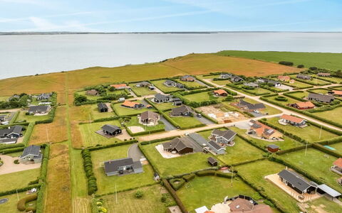 Pavo - 300M to the Fjord: Zona Residenziale, Casa, Casa, Tetto, Paesaggio, Visione Globale, Plain, Lotto, Estate, Sobborgo