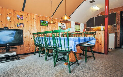 Naema - 600M to the Fjord: Legna, Soffitto, Mobilia, Camera, Log Cabin, Latifoglie, Color Legno, Lampada, Sedia, Vernice