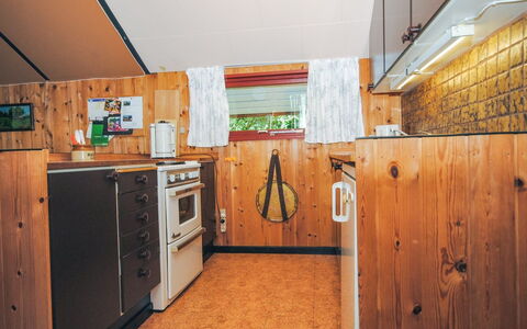 Naema - 600M to the Fjord: Legna, Interior Design, Color Legno, Mobilia, Cucina, Controsoffitto, Camera, Latifoglie, Soffitto, Vernice