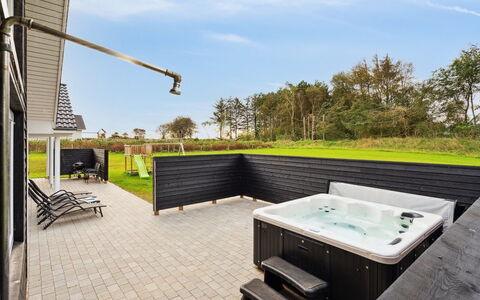 Sibbe - 500M to the Fjord: Piscina, Cortile, Shade, Landscaping, Design, Deck, Backyard, Latifoglie, Cortile, Eco Hotel