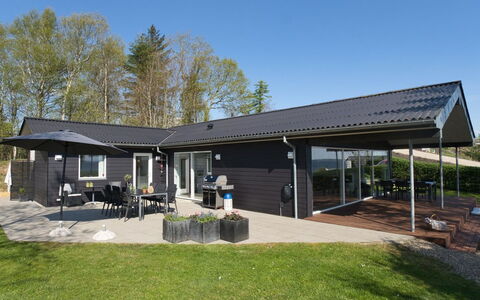 Elissa - 50M to the Fjord: Mobilia, Interior Design, Pavimentazione, Legna, Pavimento, Soffitto, Pavimento In Legno, Sedia, Tavolo, Illuminazione