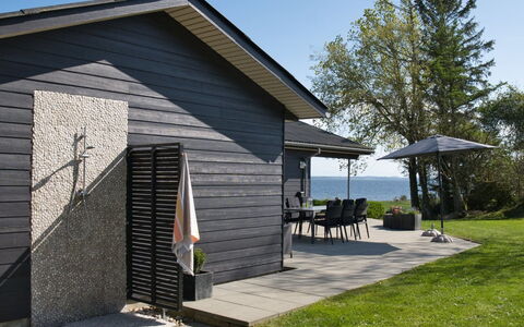 Elissa - 50M to the Fjord: Mobilia, Interior Design, Pavimentazione, Legna, Pavimento, Soffitto, Pavimento In Legno, Sedia, Tavolo, Illuminazione