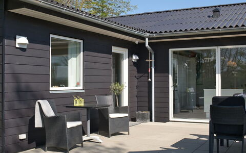 Elissa - 50M to the Fjord: Mobilia, Interior Design, Pavimentazione, Legna, Pavimento, Soffitto, Pavimento In Legno, Sedia, Tavolo, Illuminazione