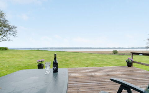 Henrieke - 250M to the Fjord: Zona Residenziale, Tetto, Sobborgo, Driveway, Estate, Camino