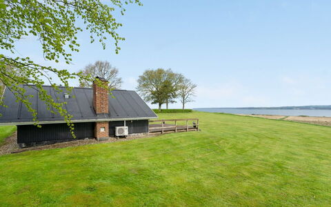 Henrieke - 250M to the Fjord: Zona Residenziale, Tetto, Sobborgo, Driveway, Estate, Camino