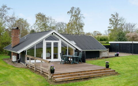 Henrieke - 250M to the Fjord: Zona Residenziale, Tetto, Sobborgo, Driveway, Estate, Camino