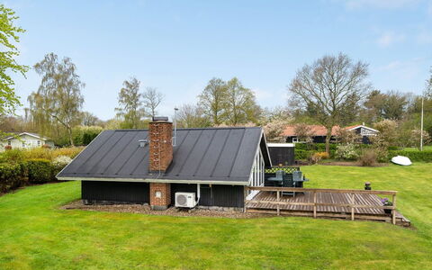 Henrieke - 250M to the Fjord: Zona Residenziale, Tetto, Sobborgo, Driveway, Estate, Camino