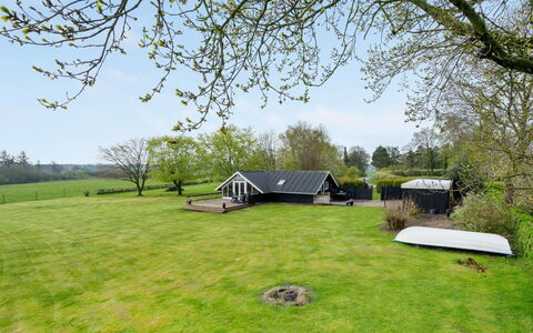 Henrieke - 250M to the Fjord: Zona Residenziale, Tetto, Sobborgo, Driveway, Estate, Camino