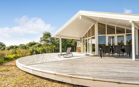 Eljas - 200M to the Fjord: Mobilia, Interior Design, Pavimentazione, Legna, Pavimento, Soffitto, Pavimento In Legno, Sedia, Tavolo, Illuminazione