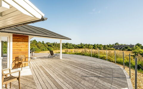 Eljas - 200M to the Fjord: Mobilia, Interior Design, Pavimentazione, Legna, Pavimento, Soffitto, Pavimento In Legno, Sedia, Tavolo, Illuminazione