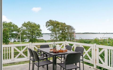 Rina - 30M to the Fjord: Tetto, Casa, Lotto, Casa, Villetta, Estate, Edifici Giardino, Shade, Log Cabin, Landscaping