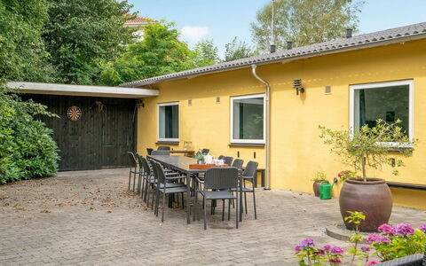 Rina - 30M to the Fjord: Tetto, Casa, Lotto, Casa, Villetta, Estate, Edifici Giardino, Shade, Log Cabin, Landscaping