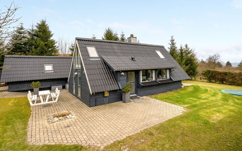 Brunhild - 300M to the Fjord: Tetto, Casa, Lotto, Casa, Villetta, Estate, Edifici Giardino, Shade, Log Cabin, Landscaping