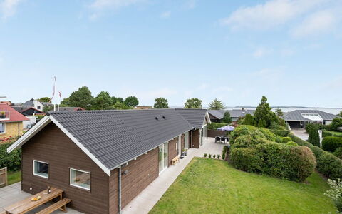 Regni - 300M to the Fjord: Zona Residenziale, Tetto, Sobborgo, Driveway, Estate, Camino