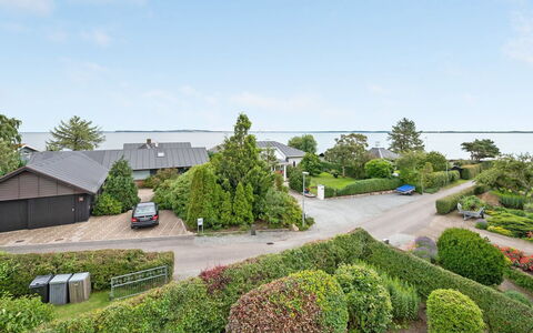 Regni - 300M to the Fjord: Zona Residenziale, Tetto, Sobborgo, Driveway, Estate, Camino