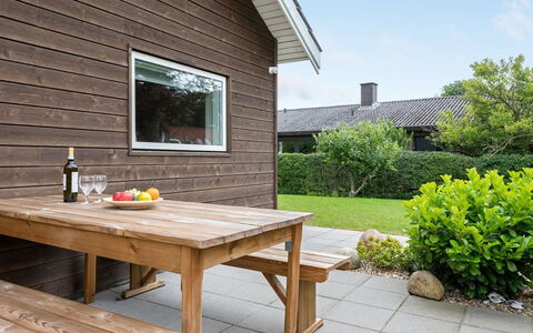 Regni - 300M to the Fjord: Zona Residenziale, Tetto, Sobborgo, Driveway, Estate, Camino