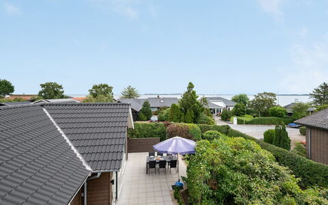 Regni - 300M to the Fjord: Zona Residenziale, Tetto, Sobborgo, Driveway, Estate, Camino
