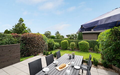 Regni - 300M to the Fjord: Zona Residenziale, Tetto, Sobborgo, Driveway, Estate, Camino