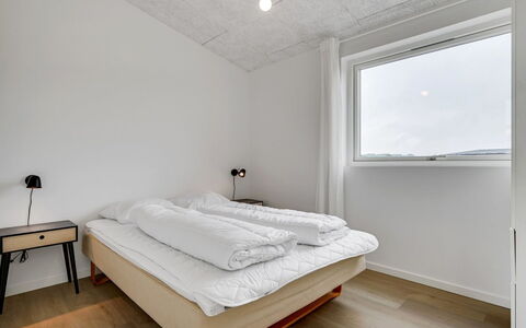Aatami - 500M from the Sea: Parete, Soffitto, Camera Da Letto, Pavimento, Pavimentazione, Interior Design, Camera, Letto, Appartamento, Lenzuolo