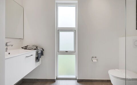 Aatami - 500M from the Sea: Pavimentazione, Parete, Bagno, Interior Design, Pavimento, Idraulico Fixture, Soffitto, Gabinetto, Illuminazione, Idraulico