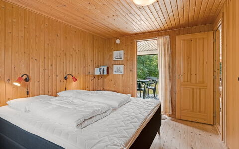 Brimi - 450M from the Sea: Camera Da Letto, Letto, Legna, Interior Design, Soffitto, Lenzuolo, Camera, Mobilia, Bedding, Pavimento