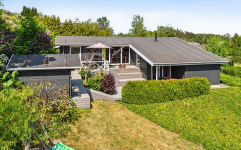 Gerhild - 300M from the Sea: Casa, Tetto, Casa, Zona Residenziale, Arbusto, Villetta, Estate, Giardino, Raccordo, Landscaping
