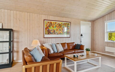Gerhild - 300M from the Sea: Mobilia, Interior Design, Pavimentazione, Legna, Divano, Soffitto, Pavimento, Soggiorno, Camera, Pavimento In Legno