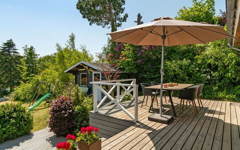 Gerhild - 300M from the Sea: Legna, Mobilia, Mobili Da Esterno, Ombrello, Arbusto, Giardino, Tavolo Esterno, Tavolo, Sedia